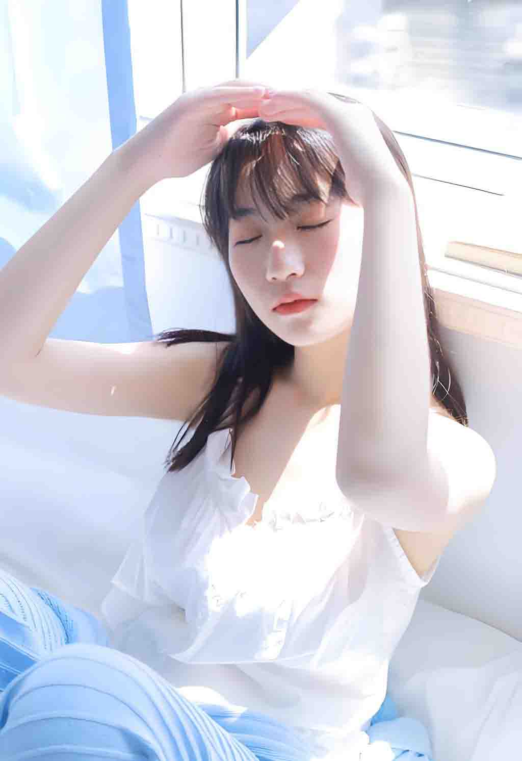 播音系大长腿【miyoki 】身材高挑细腰翘臀，巨乳白虎穴粉嫩至极户外露出私拍福利流出。