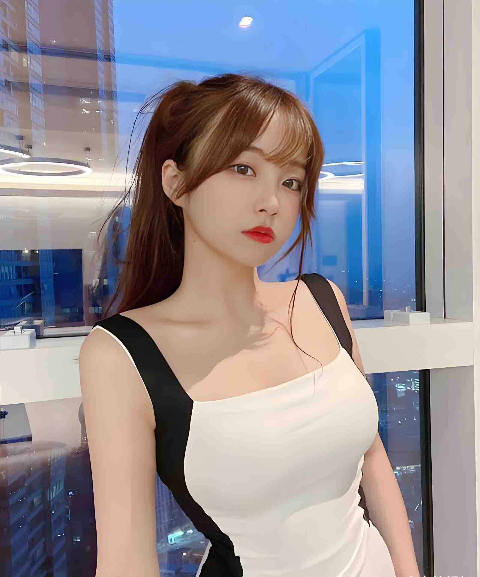 高颜值巨乳嫩妹,为了赚钱和男友下海镜头前疯狂性爱,两颗大奶被操的摇晃不断无套内射淫荡至极。 高颜值巨乳嫩妹,为了赚钱和男友下海镜头前疯狂性爱,两颗大奶被操的摇晃不断无套内射淫荡至极。